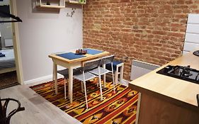 Art Apartment On Rynok Square